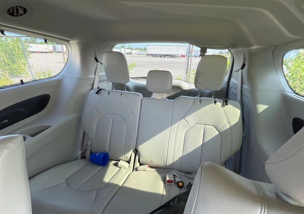 Chrysler Pacifica cena 89000 przebieg: 33000, rok produkcji 2021 z Ostróda małe 172